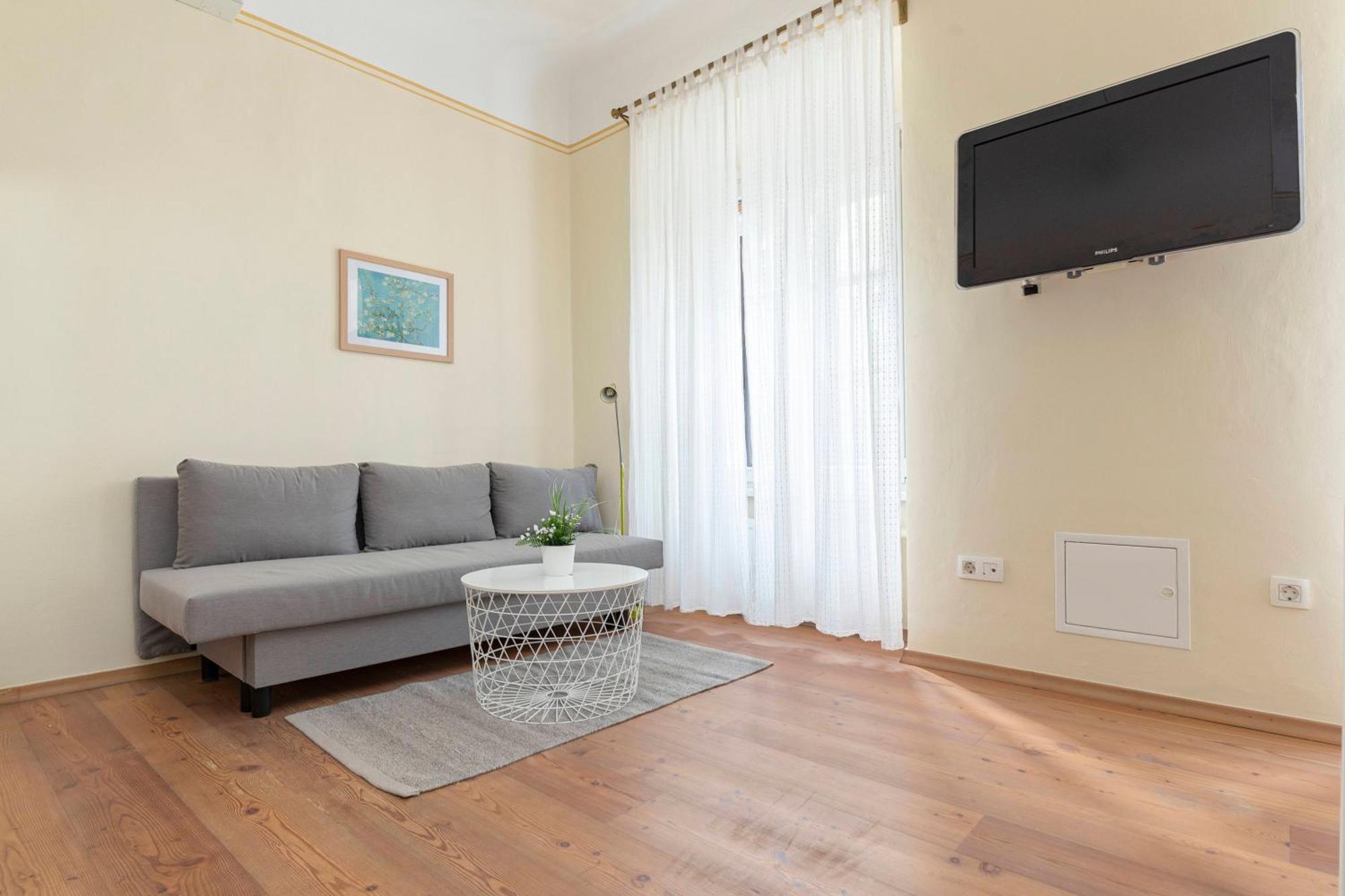 By The Walnut Tree Apartment Ljubljana Exterior photo