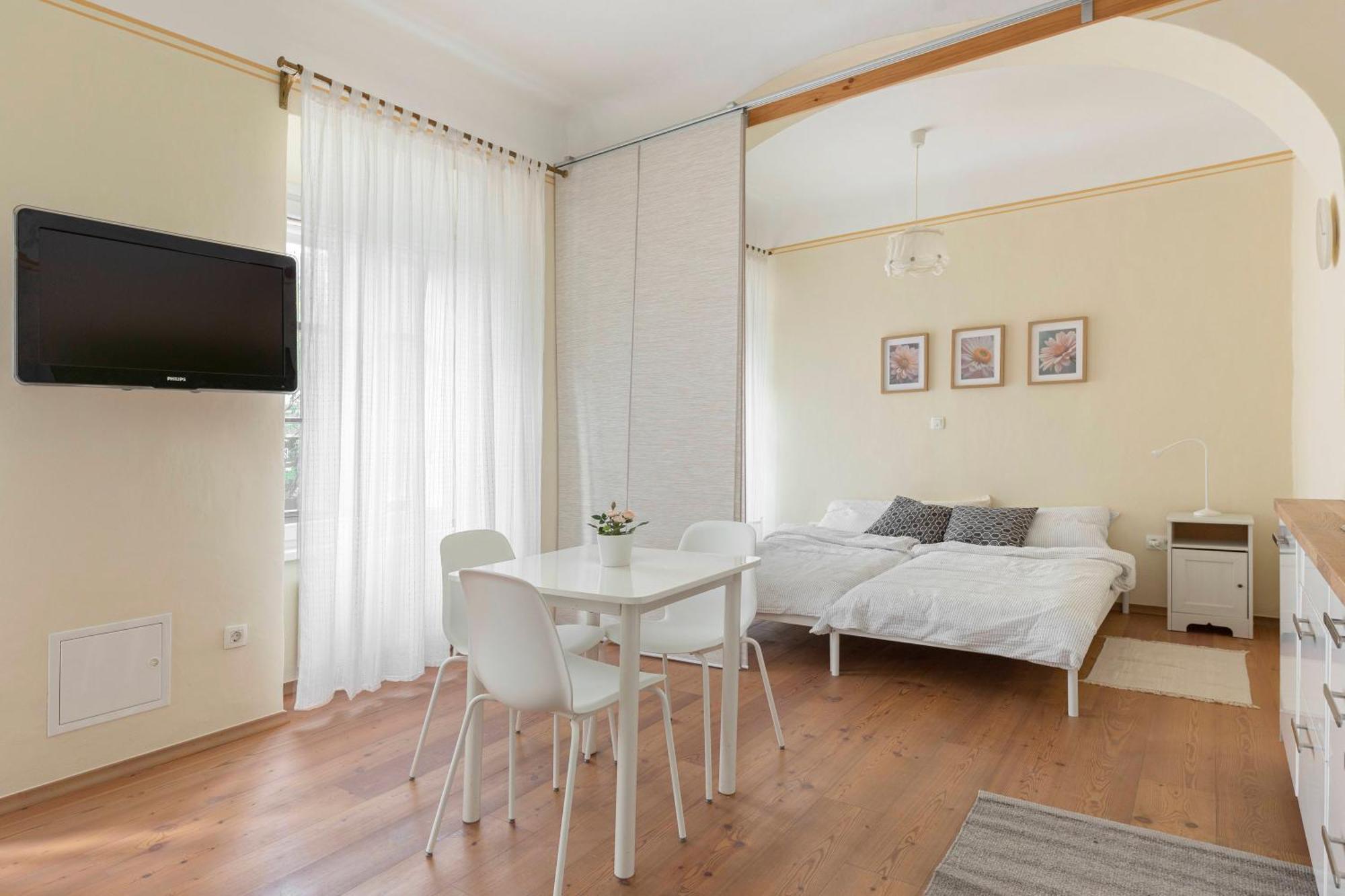 By The Walnut Tree Apartment Ljubljana Exterior photo